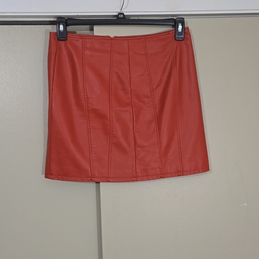 Free People Red Faux Leather Mini Skirt Size 6 - Picture 2 of 4